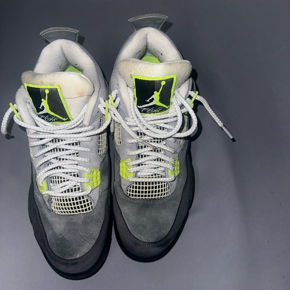 - Air Jordan 4 Retro SE ‘Neon 95’ GS Size 10